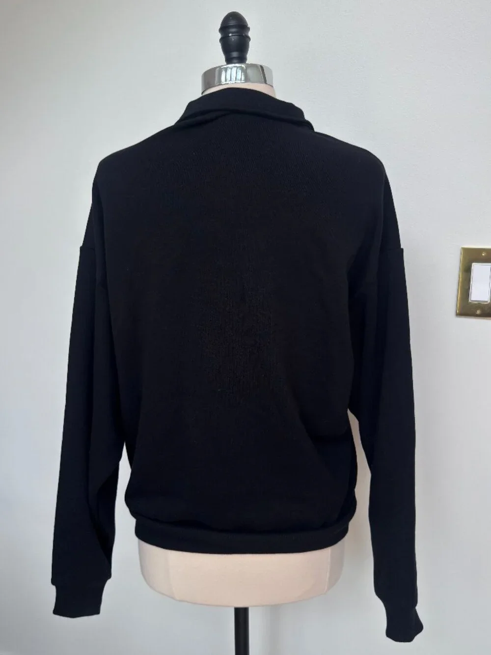 Alo Yoga Accolade 1/4 Zip Pullover in Black - Picture 4 of 4